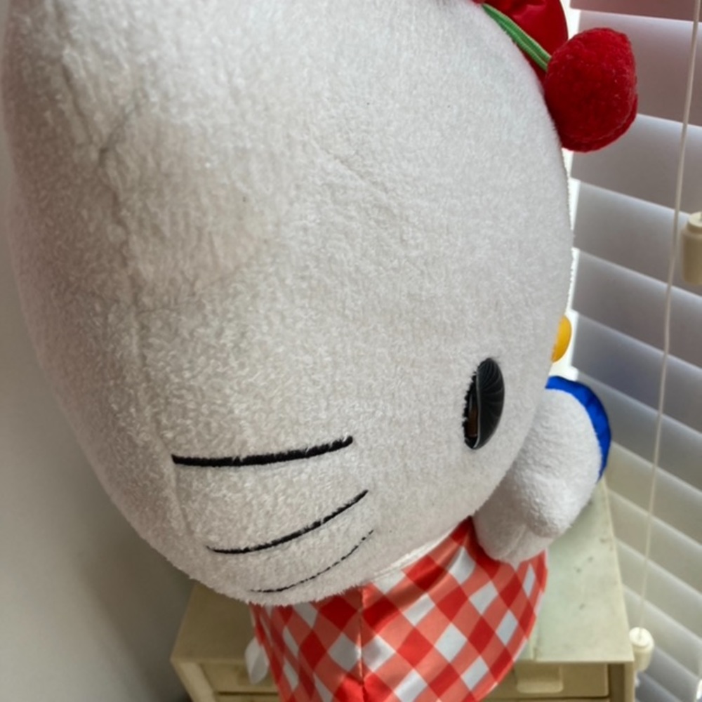 Hello Kitty Plush Large - Picture 2 of 9